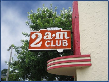 2 am Club sign